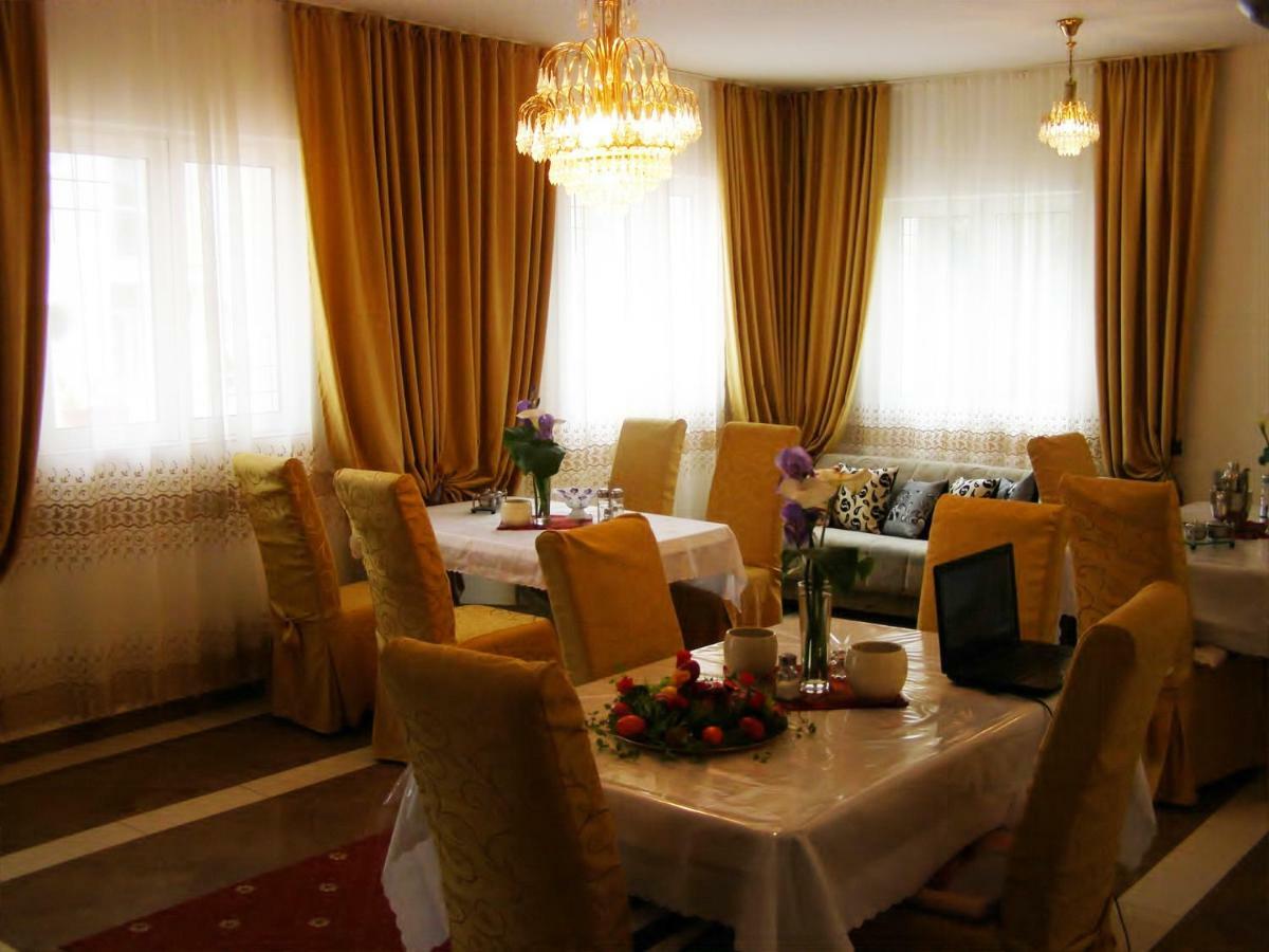 Hotel Wellness & Spa Angelo Gabriel Petrovac Zewnętrze zdjęcie